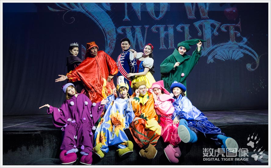 DT儿童剧赴新加坡演出 多媒体舞台剧 数虎图像
